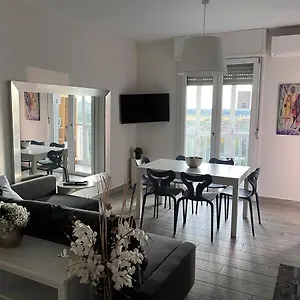 Panoramico Vicino A Fiere E Stadio Italië